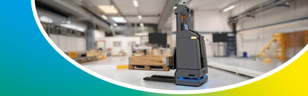 MiR 1200 Pallet Jack transportiert eine Palette